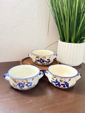 VTGE Chi Jiang Stoneware‎ two-handled soup bowls featuring a hand-painted blue